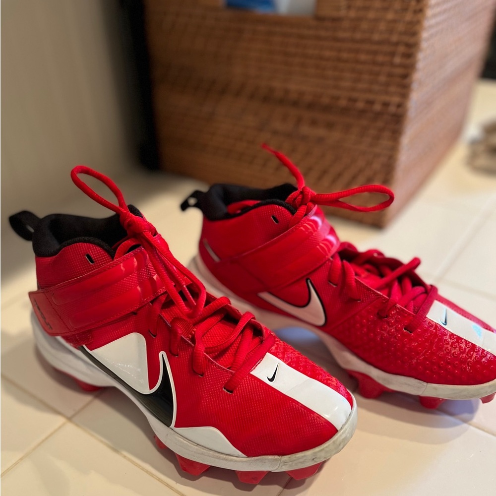 Nike Trout Baseball Cleats. Size 4.5Y